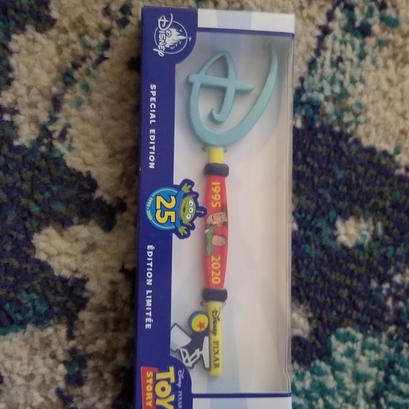 Disney Toy Story Collectible Key Bundle - Picture 4 of 6